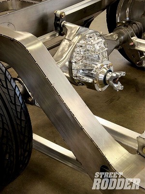 0902sr_13_z+roseville_rod_custom_1949_1951_mercury_chassis+rearend.jpg